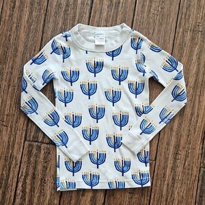 Hanna Andersson Kids Blue and White‎ Menorah Print Shirt Size 6-7
